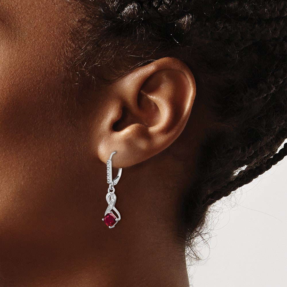 Ohrringe aus Sterling-Silber mit gezüchtetem Rubin und echtem Diamant