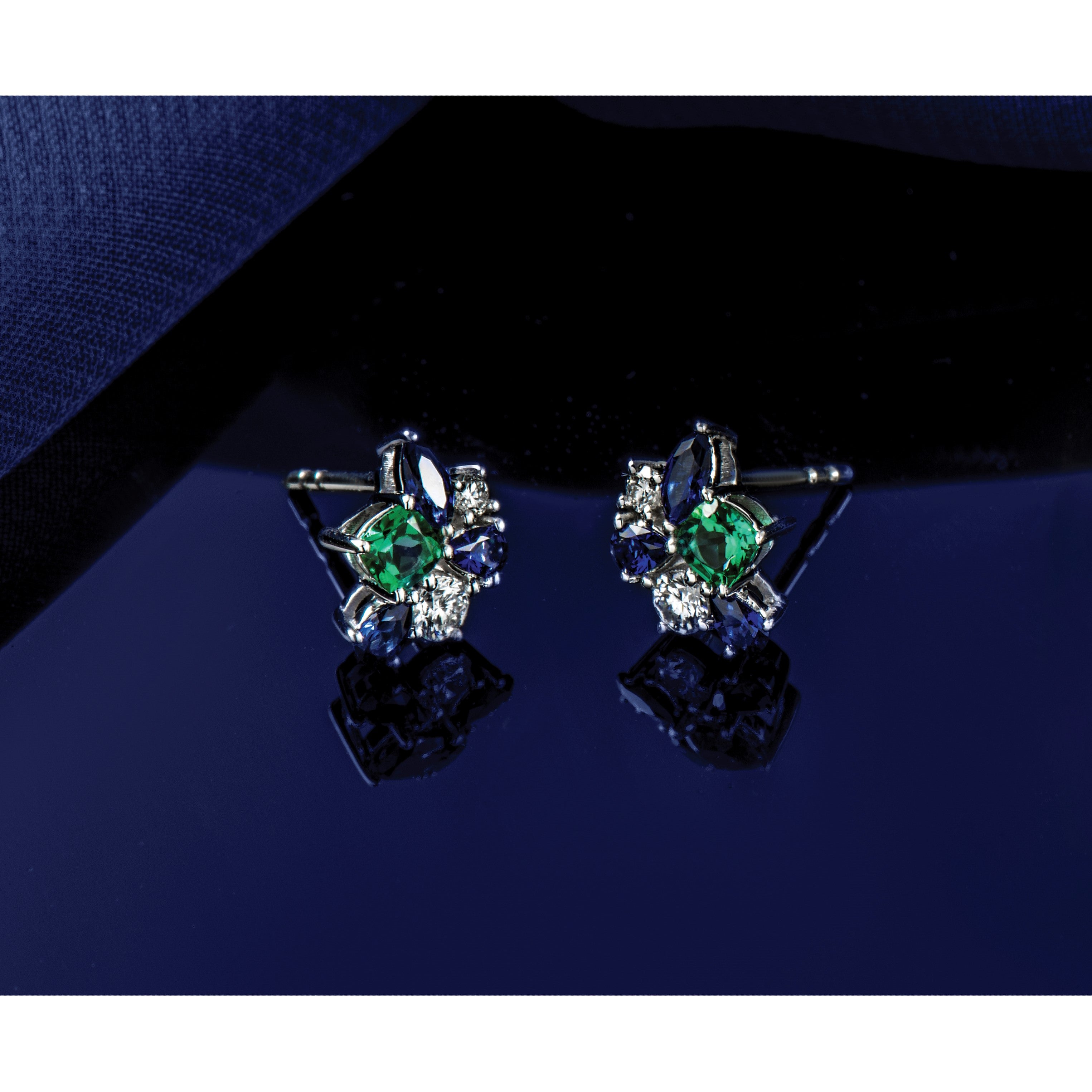 14K Weißgold Ohrstecker mit 0,2 ct. Labor gezüchteten Diamanten VS/SI+ G+ und gezüchteten Smaragden