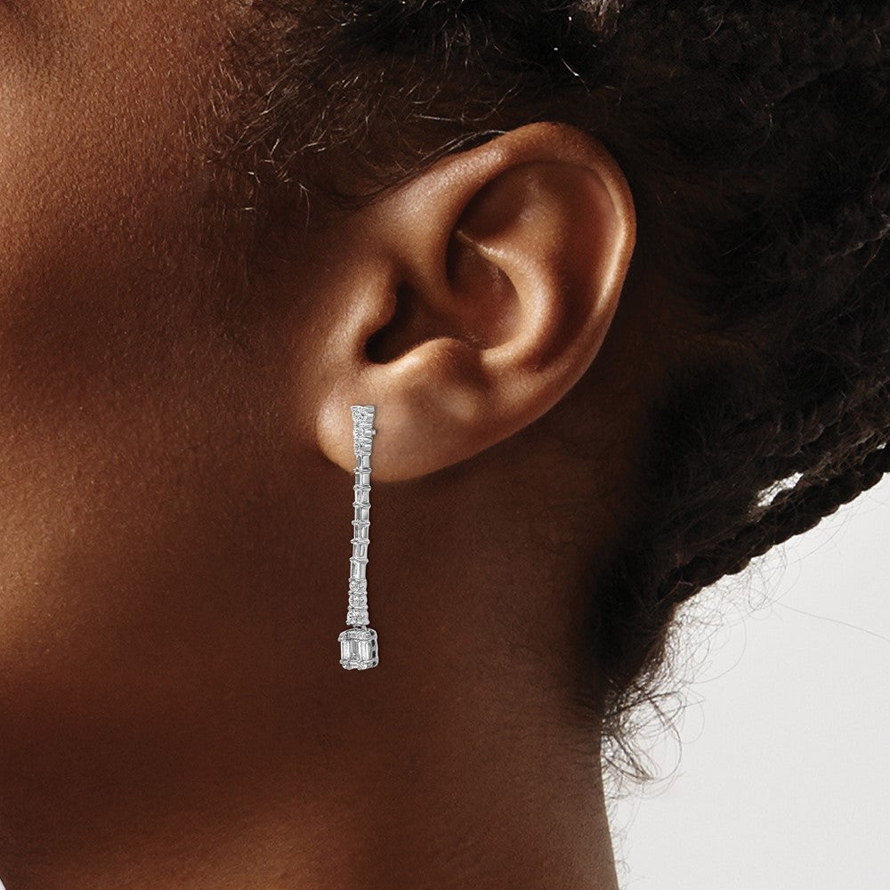 14K Weißgold Diamant-Ohrhänger, poliert, mit Echtheitszertifikat Alternative, kompaktere Formulierung: 14K Weißgold Ohrhänger mit Echt-Diamanten, poliert