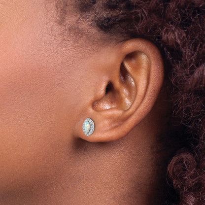 14K Weißgold Ohrstecker mit 0,2 ct. laborgezüchtetem Diamant VS/SI+ G+ und laborgezüchtetem Opal, Oktober-Geburtsstein