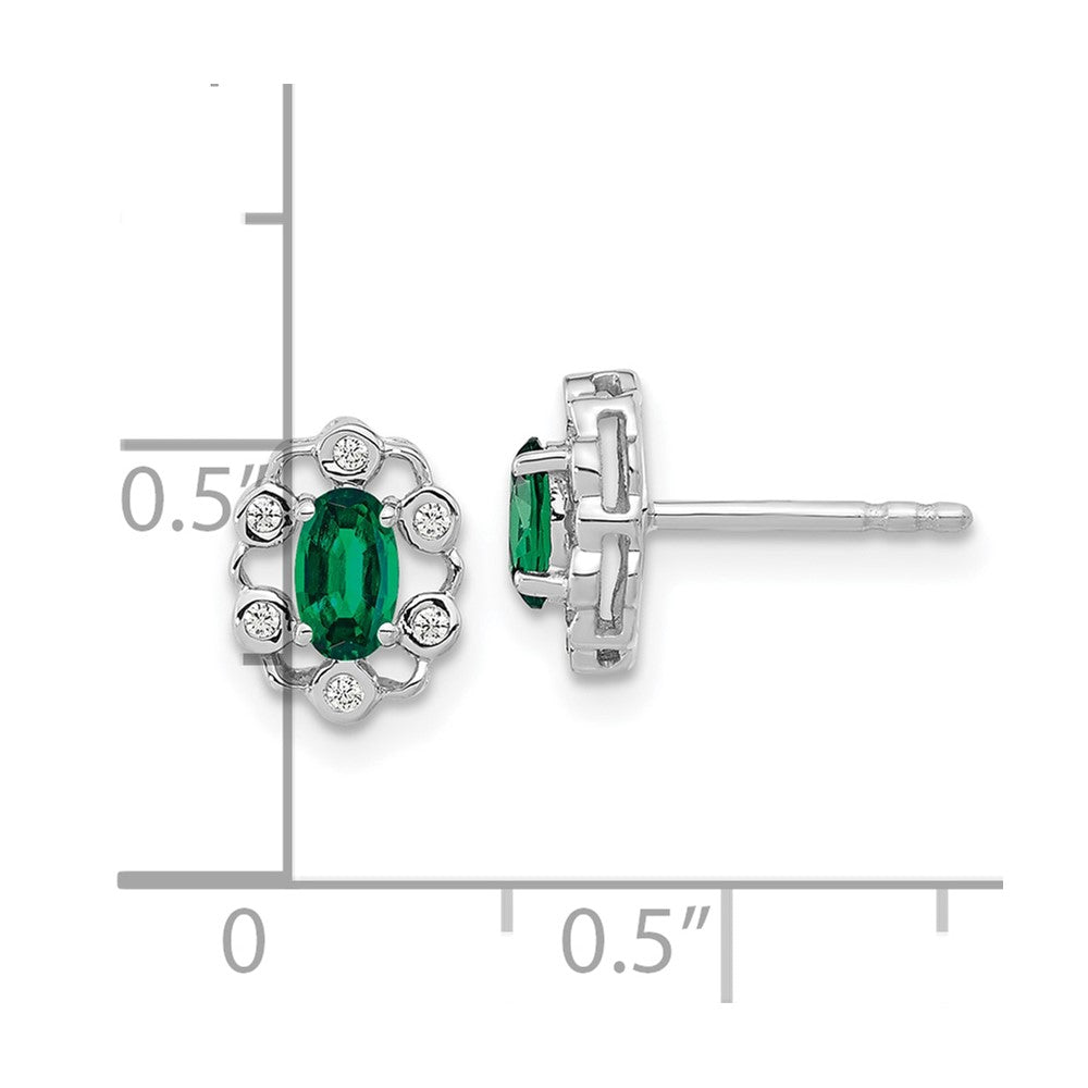14K Weißgold Ohrstecker mit 0,05 ct. im Labor gezüchteten Diamanten VS/SI+ G+ und ovalen gezüchteten Smaragden im Halo-Design