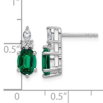 14K Weißgold Ohrstecker mit Diamanten und ovalem 7x5 mm laborgezüchtetem Smaragd (Mai-Geburtsstein)