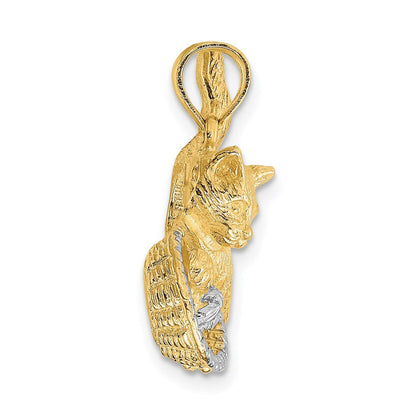 14K Gelb- und Rhodiumgold Charm „Katze spielt mit Garn im Korb", rhodiniert