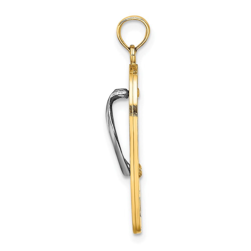 14 Karat Gelbgold und Rhodium mit Rhodiumbeschichtung, 3D-Emaille, rosa Blumen auf blauen Streifen, Flip-Flop-Charm