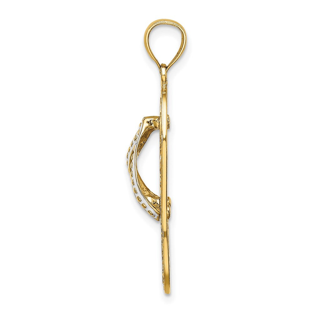 14K Gelbgold Flip-Flop-Charm mit mehreren Herzen und weißem Emaille