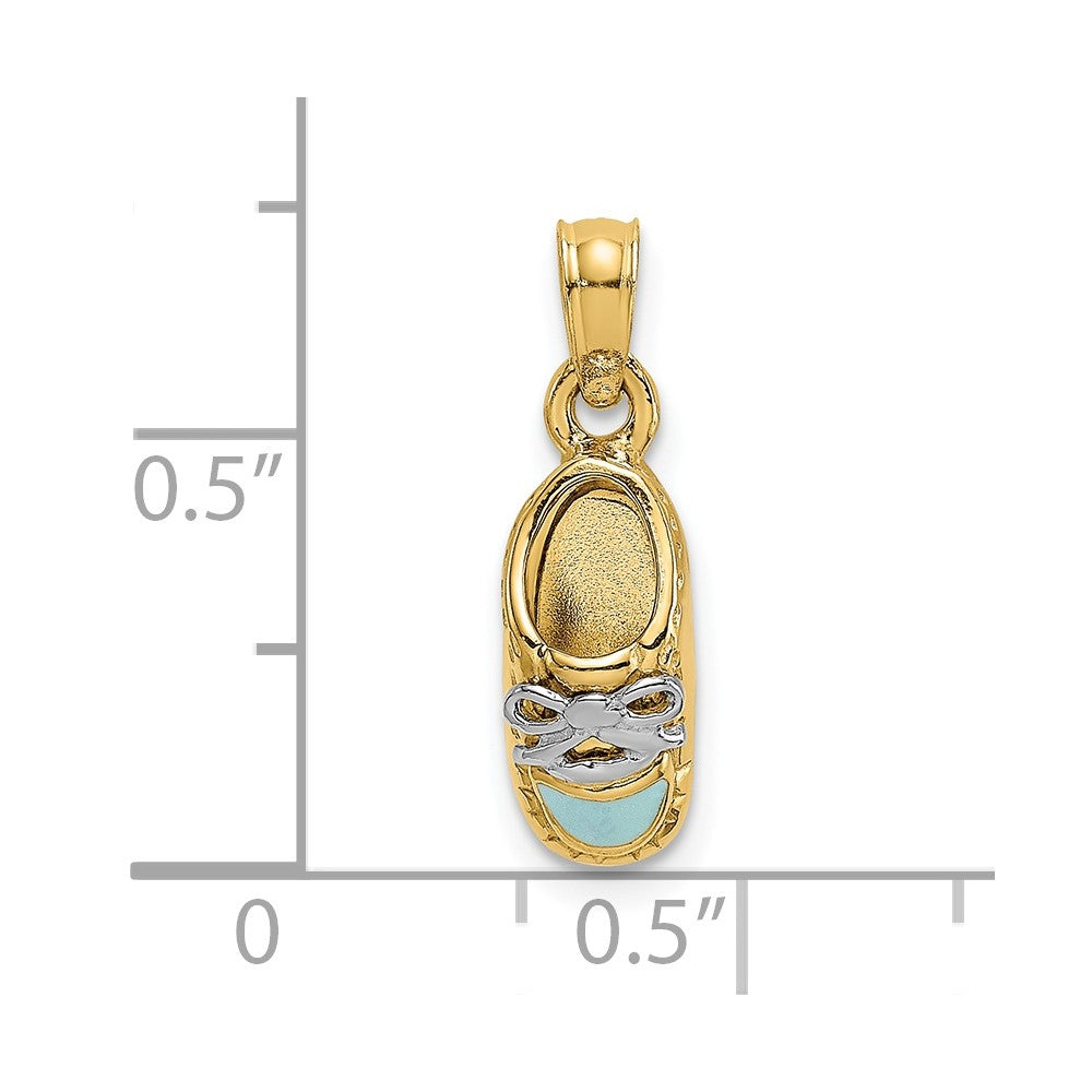 14K Gelb- und Rhodiumgold mit Weißrhodium, 3-D hellblau emaillierter Baby-Schuh-Charm