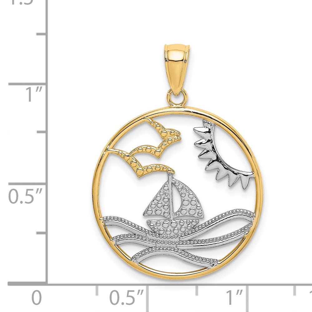 14K Gelb- und Rhodiumgold Kreis-Charm mit Rhodium-Sonne, Segelboot, Wasser und Möwen