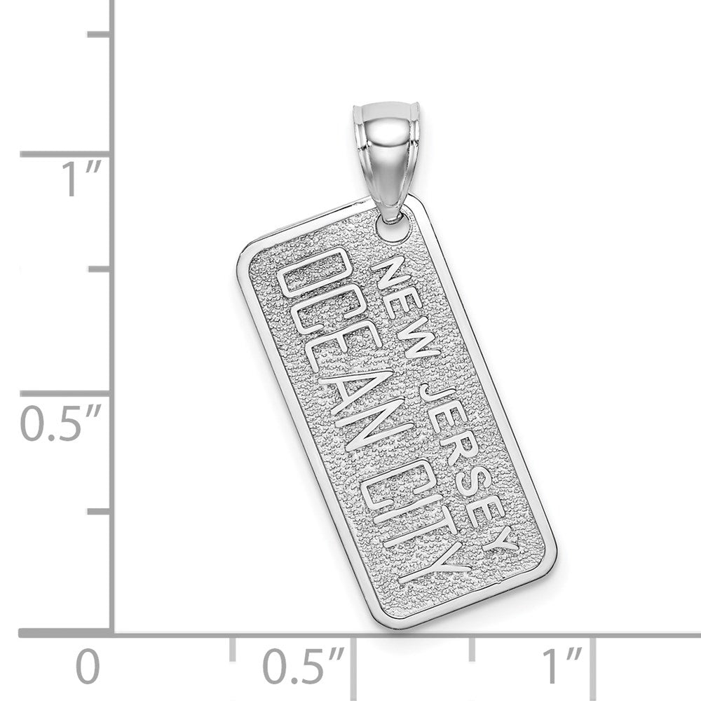 14K Weißgold Charm „Nummernschild Ocean City NJ" mit strukturierter Oberfläche