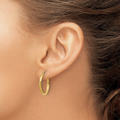 14K Gelbgold Satiniert und Diamantiert 2mm Rund Röhre Creolen