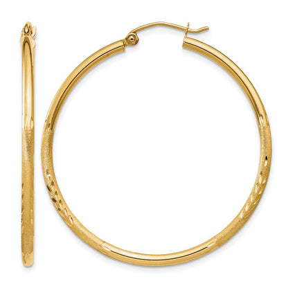14K Gelbgold Satiniert und Diamantiert 2mm Rund Röhre Creolen
