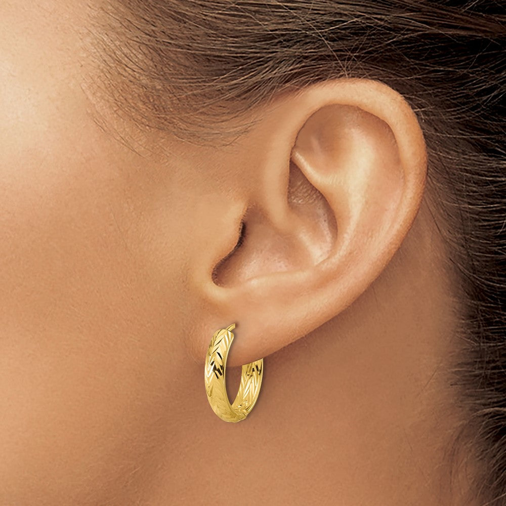 14K Gelbgold Leslie' Poliert und Diamant Schliff Klappbar Creolen