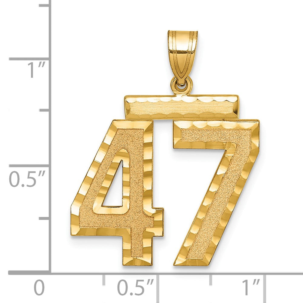 585 Gelbgold großer gebürsteter Charm mit Diamantschliff „Zahl 47
