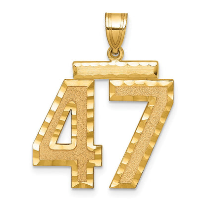 585 Gelbgold großer gebürsteter Charm mit Diamantschliff „Zahl 47