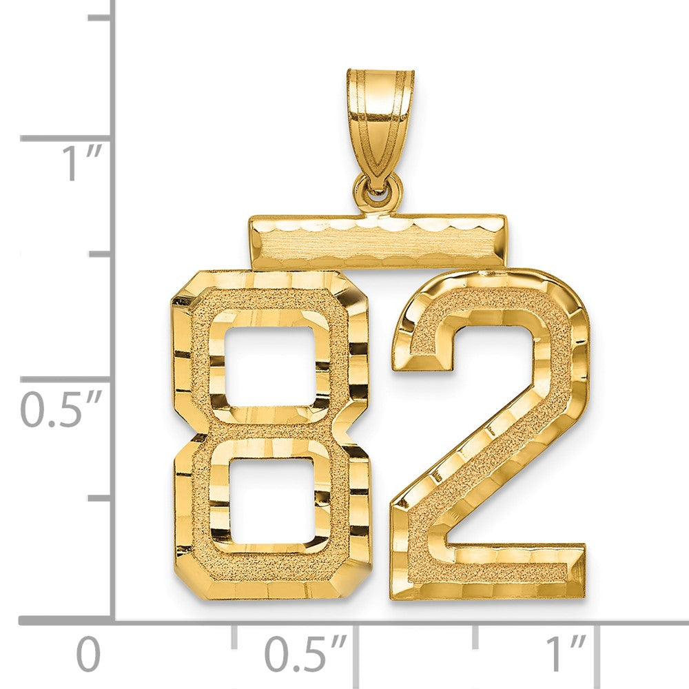 14K Gelbgold großer gebürsteter Charm mit Diamantschliff „Zahl 82“