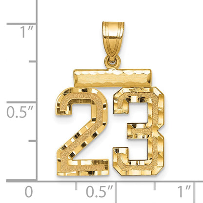 14 Karat Gelbgold Diamantgeschliffener Zahlen-Charm „23", mittelgroß