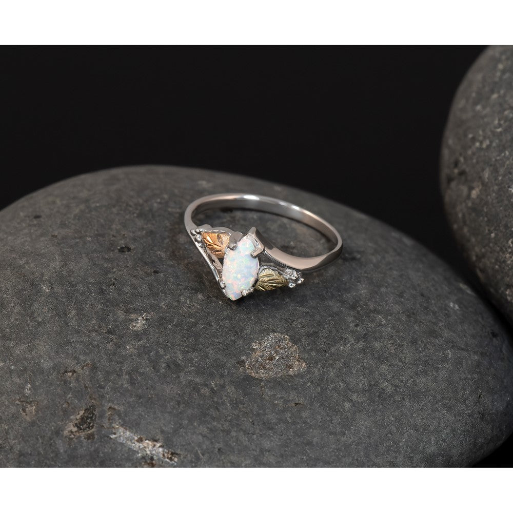 Sterlingsilber Landstrom Mt. Rushmore Schwarz Hills 12K Gold Akzente Im Labor Erzeugt Opal Ring