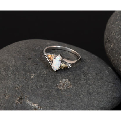Sterlingsilber Landstrom Mt. Rushmore Schwarz Hills 12K Gold Akzente Im Labor Erzeugt Opal Ring