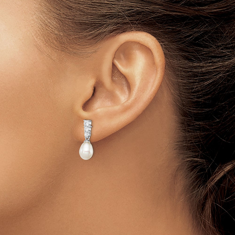 Sterlingsilber Rhodiniert Klar Zirkonia und 7-8mm Weiß Freashwater Zuchtperle Hängend Ohrstecker