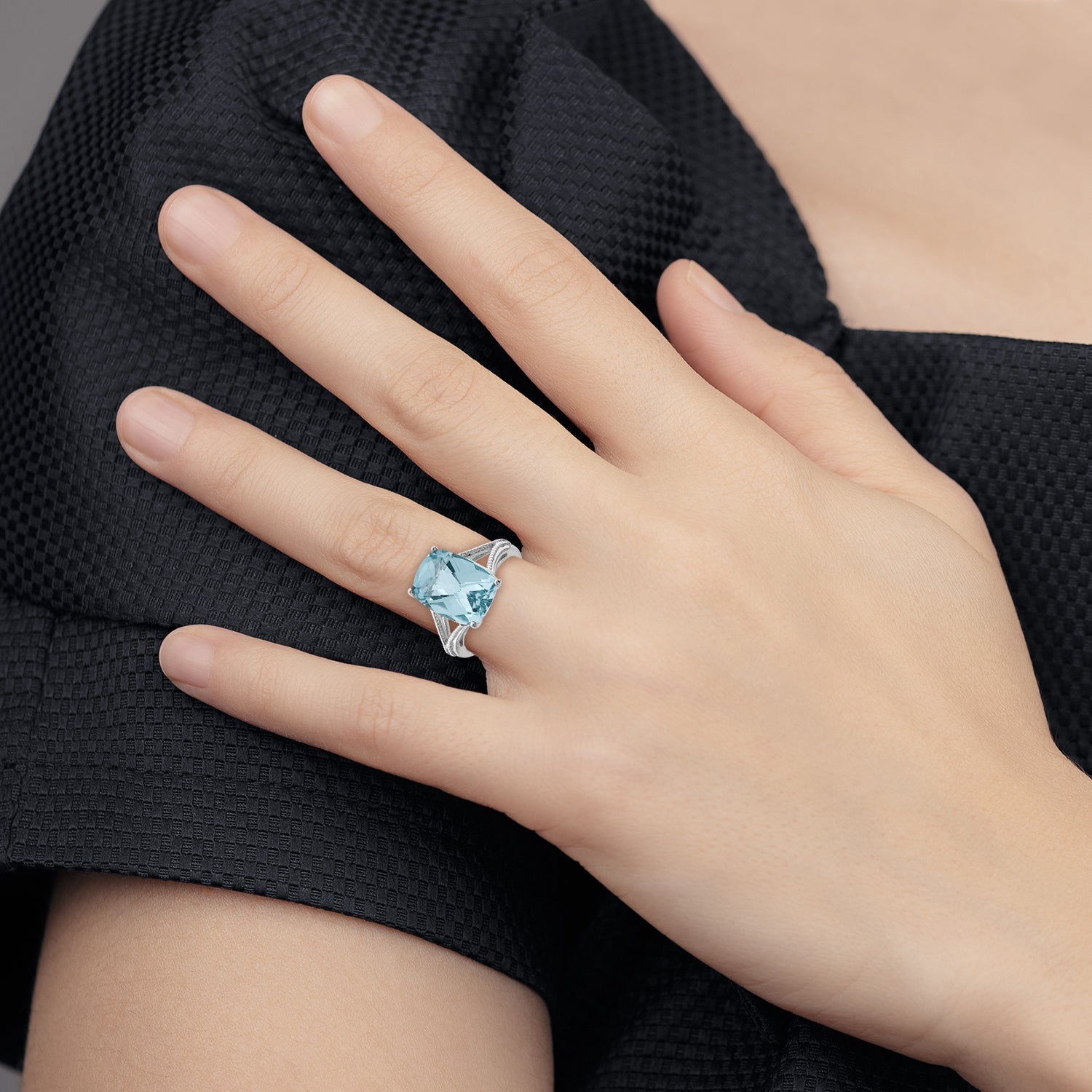 Sterlingsilber Rhodium Karo Schliff Himmel Blautopas Ring