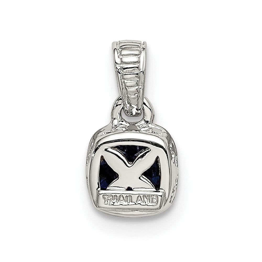 14K/silver Bicolor Shey Couture Sterlingsilber Rhodiniert mit 14K Akzente Poliert Kissen Schliff Erzeugt Saphir Anhänger