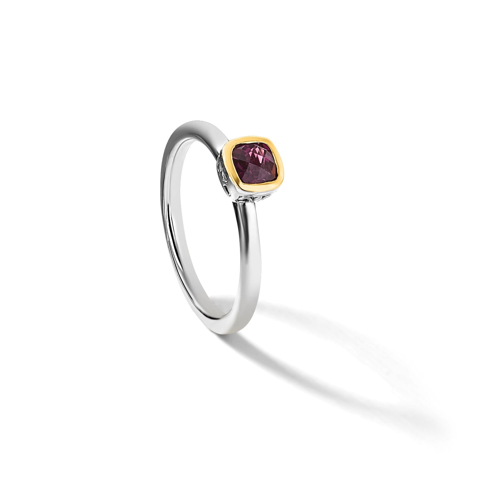 14K/silver Bicolor Shey Couture Sterlingsilber Rhodiniert mit 14K Akzente Poliert Kissen Schliff Rhodolith Granat Ring