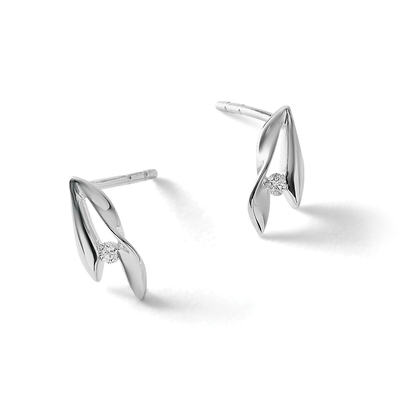 Ohrstecker aus Sterlingsilber, rhodiniert, mattiert und poliert, mit Diamanten