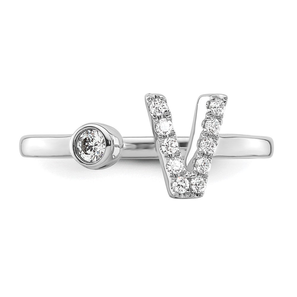 14K Weißgold Ring mit 0,17 ct. laborgezüchtetem Diamant VS/SI+ G+, Initialbuchstabe V, verstellbar