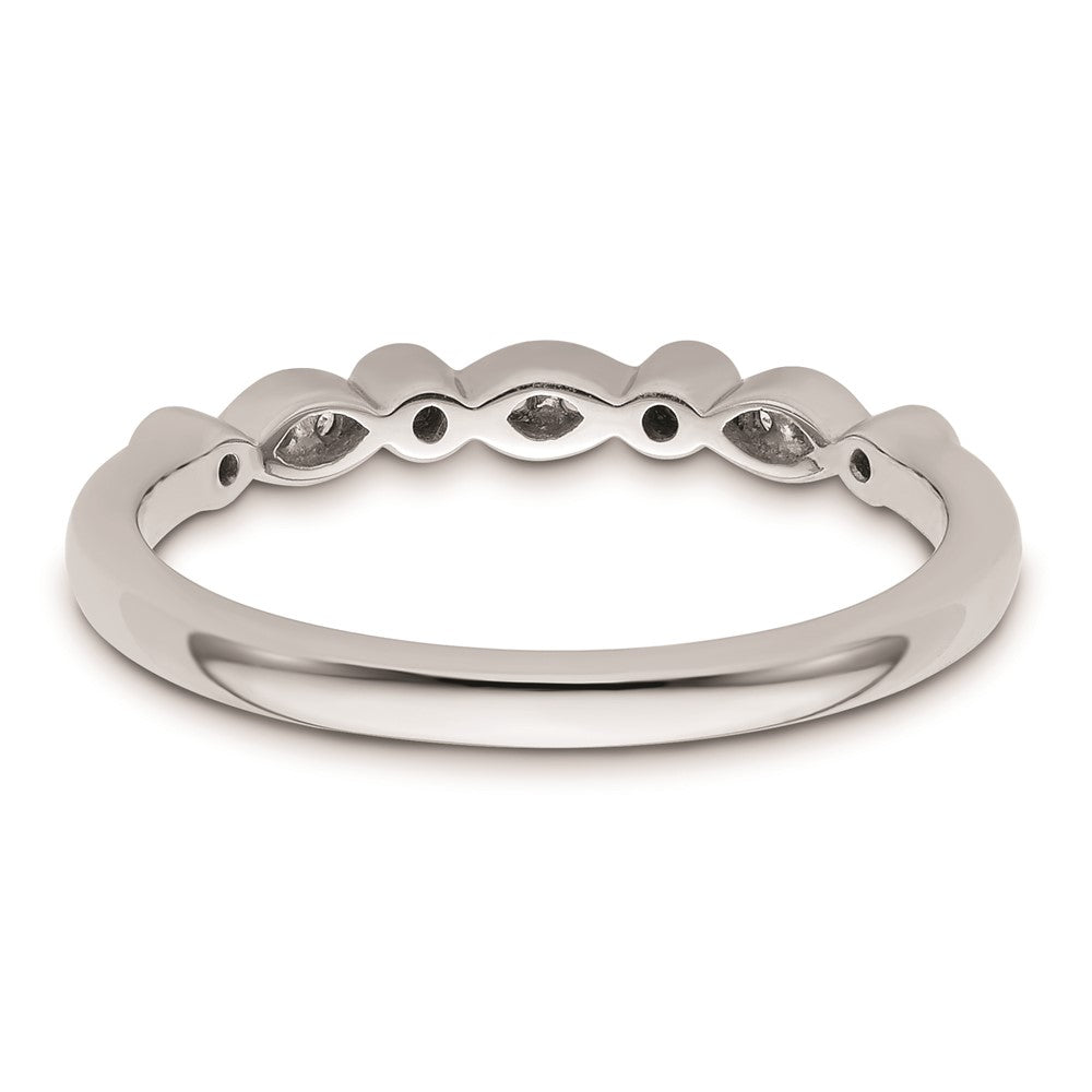 Ehering aus 14K Weißgold mit natürlichen Diamanten