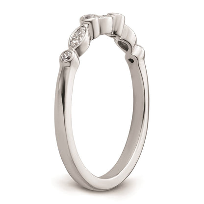 Ehering aus 14K Weißgold mit natürlichen Diamanten