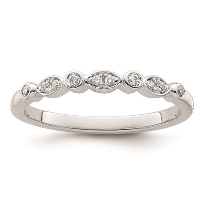 Ehering aus 14K Weißgold mit natürlichen Diamanten