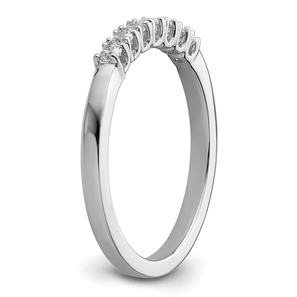 Trauring aus 14K Weißgold mit natürlichen Diamanten