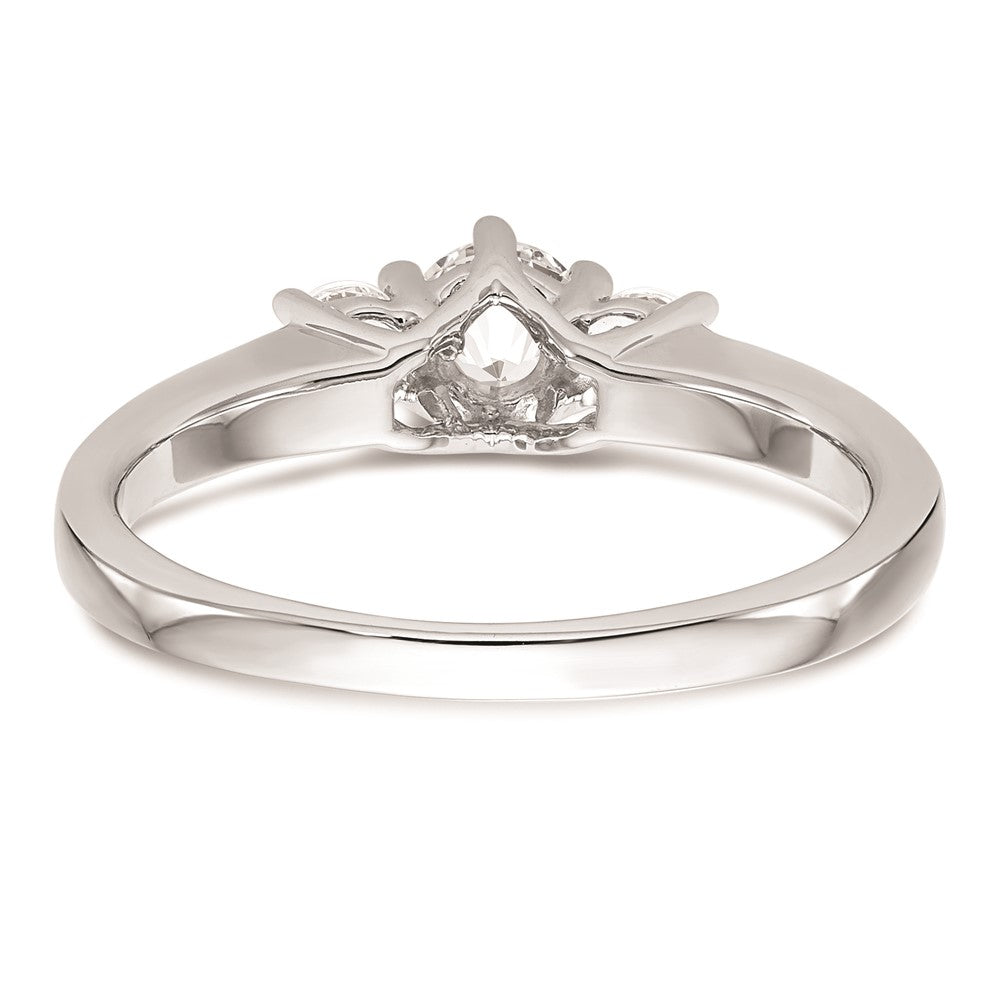 14K Weißgold Verlobungsring mit 3 simulierten Diamanten