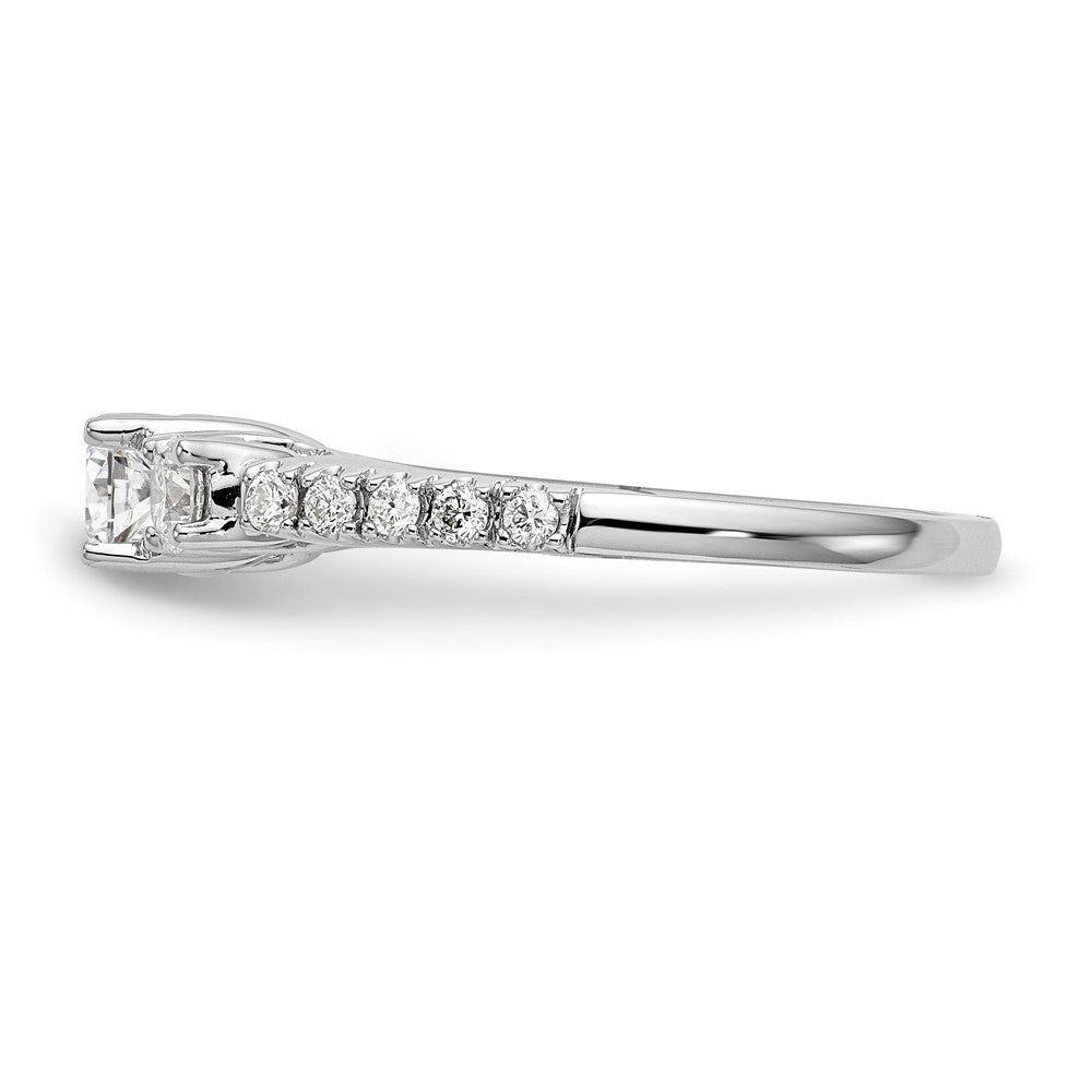 14K Weißgold Verlobungsring mit 3 simulierten Diamanten