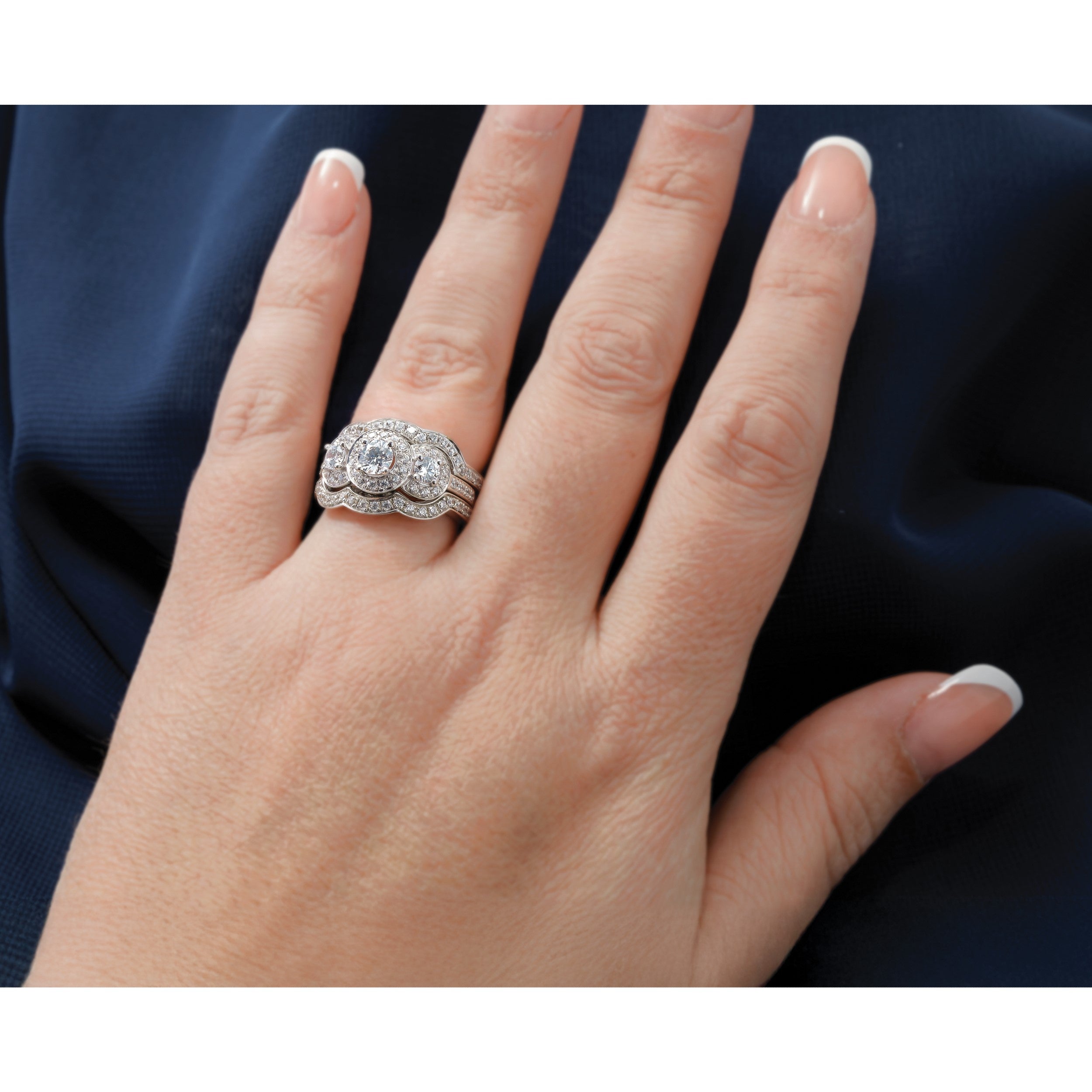 14K Weißgold Verlobungsring mit 3 simulierten Diamanten