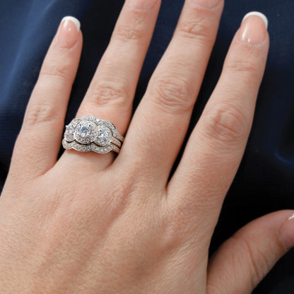 14K Weißgold Verlobungsring mit 3 simulierten Diamanten