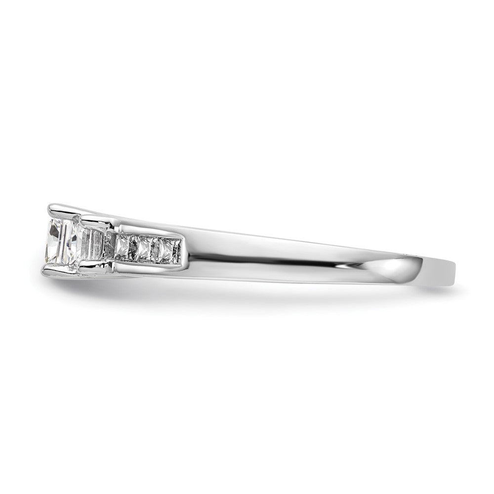 Verlobungsring aus 14K Weißgold mit 3 simulierten Diamanten