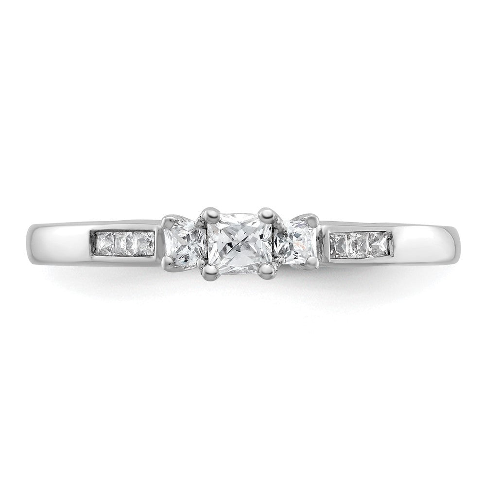 14K Weißgold Verlobungsring mit 3 simulierten Diamanten
