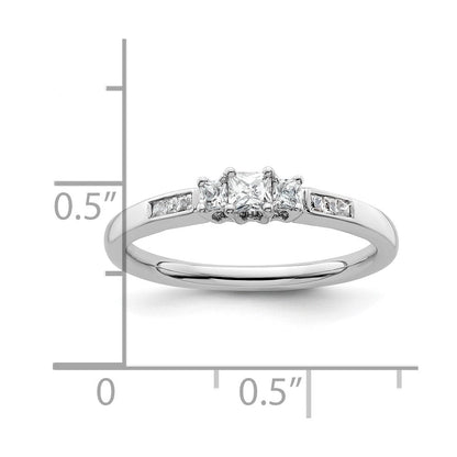 14K Weißgold Verlobungsring mit 3 simulierten Diamanten