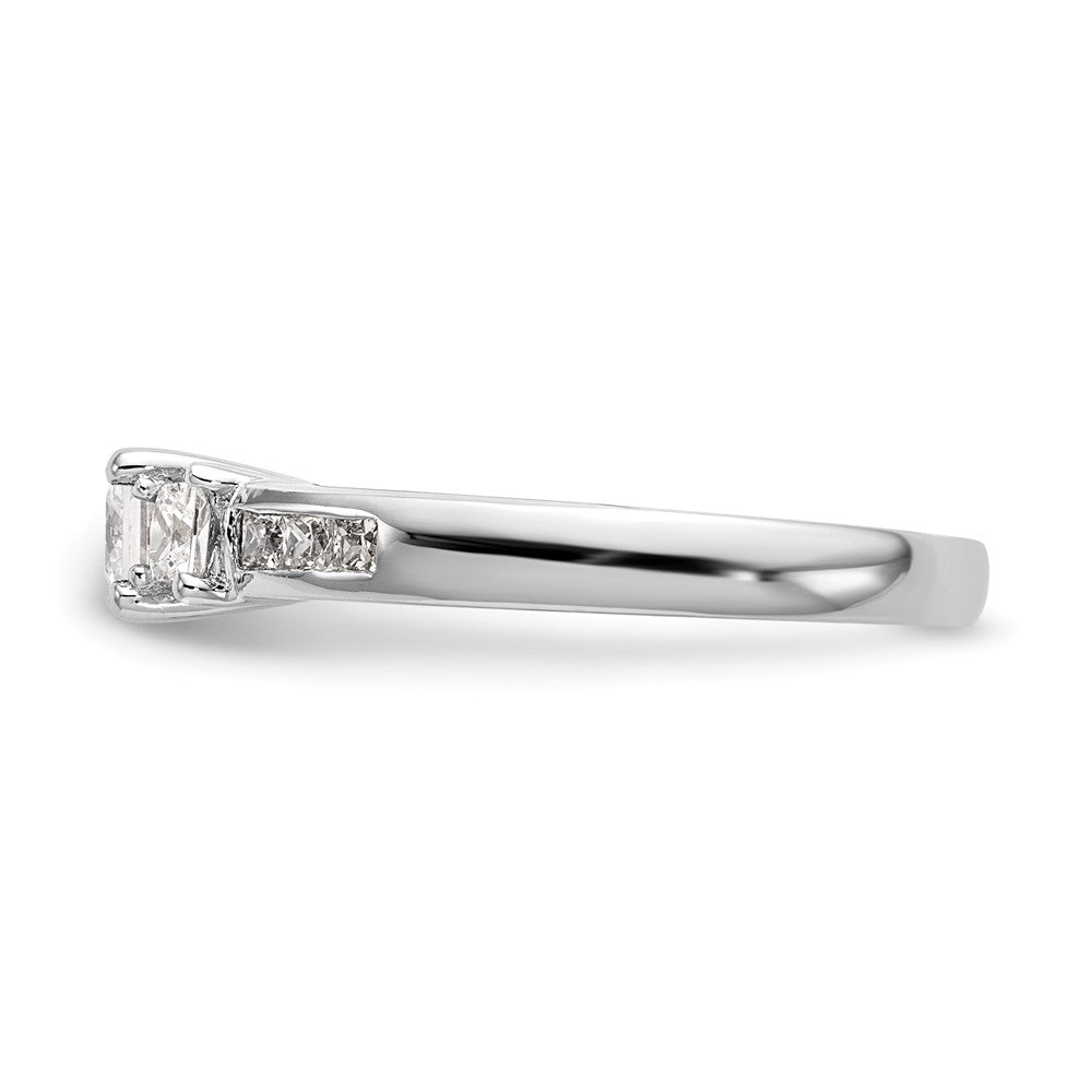 14K Weißgold Verlobungsring mit 3 simulierten Diamanten