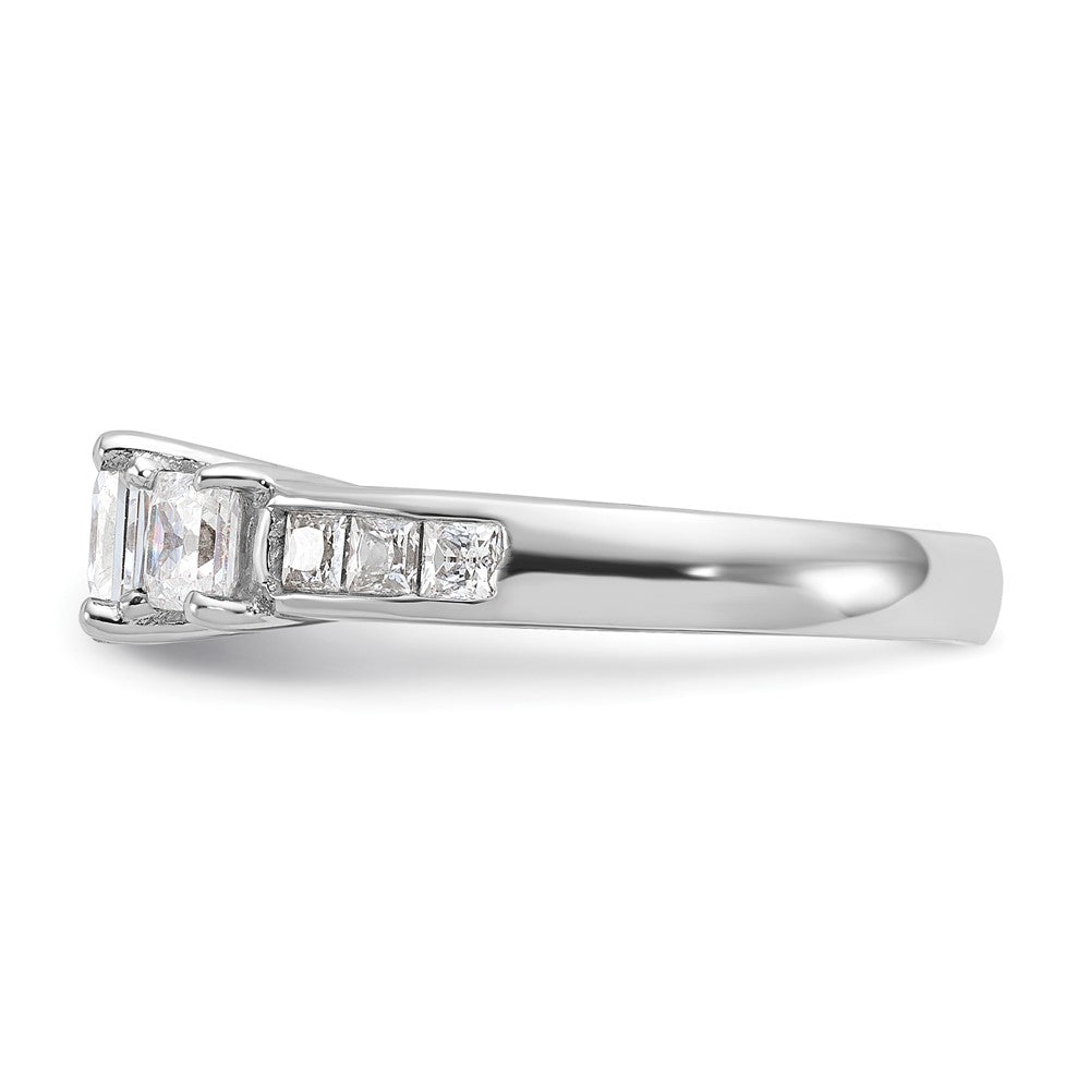 14K Weißgold Verlobungsring mit 3 simulierten Diamanten