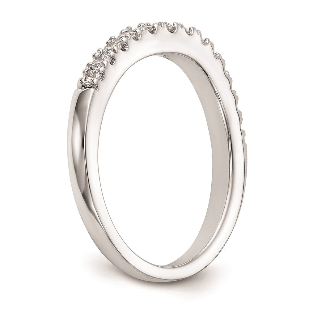 Trauring aus 14K Weißgold mit natürlichen Diamanten