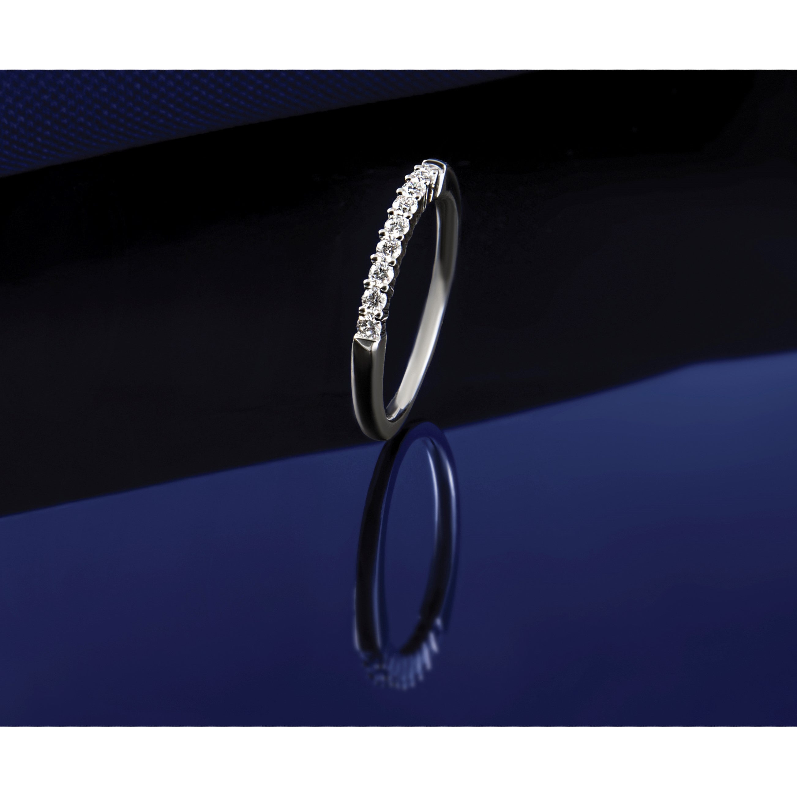 14K Weißgold Ehering mit 9 natürlichen Diamanten