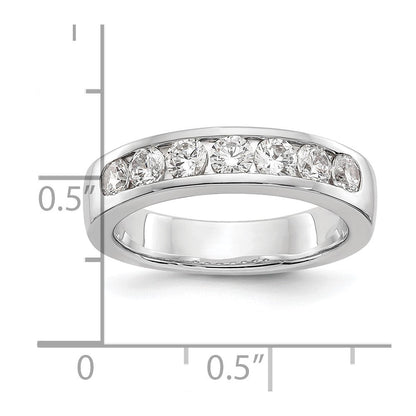 14K Weißgold Ring mit 7 Steinen und 1K rund geschliffenen Diamanten in Kanalfassung