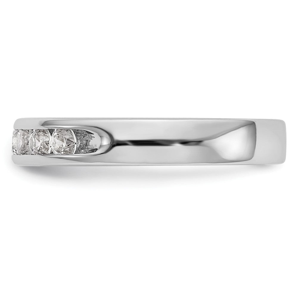 14K Weißgold Ring mit 7 Steinen und 0,5K rundem Diamanten in Kanalfassung