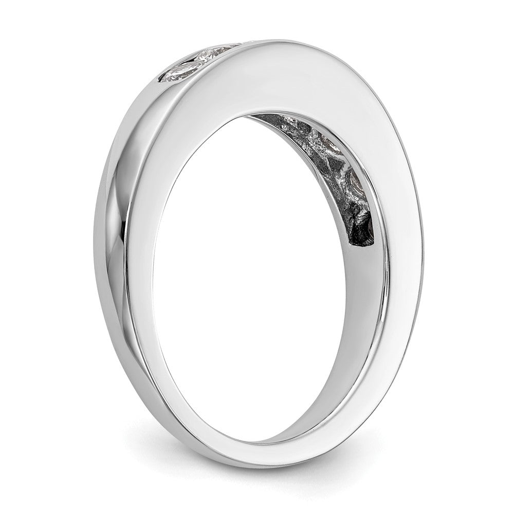 14K Weißgold Ring mit 7 Diamanten in Kanalfassung