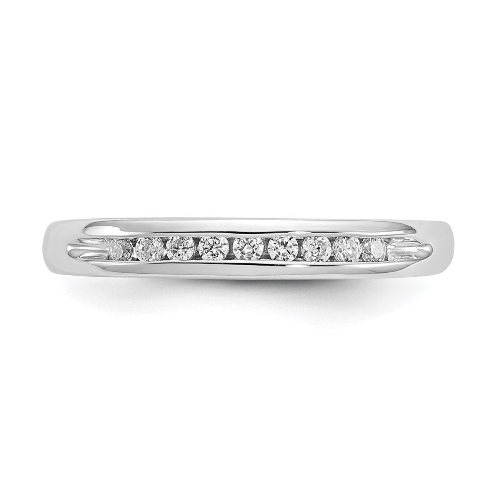 14K Weißgold Ring mit 9 kanalgefassten, im Labor gezüchteten Diamanten, VS/SI+ G+