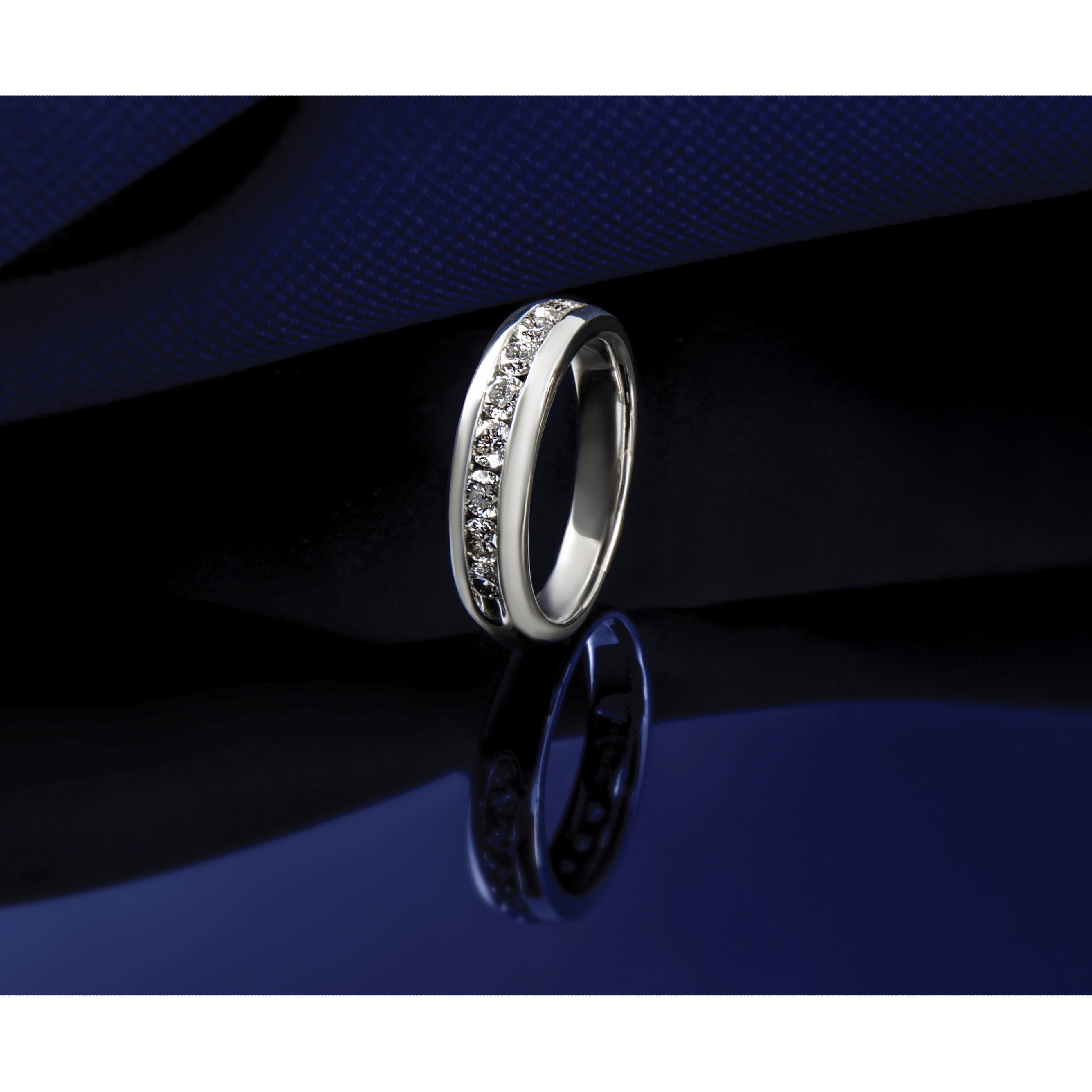 14K Weißgold Ehering mit 9 natürlichen Diamanten