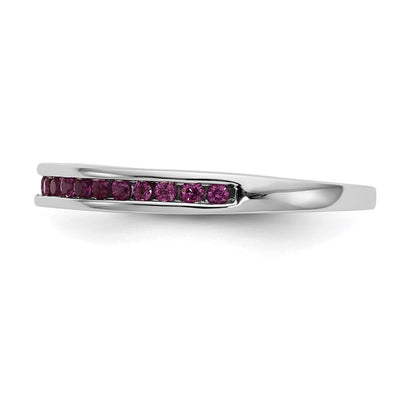 Massivring aus 14K Weißgold mit simuliertem Rubin