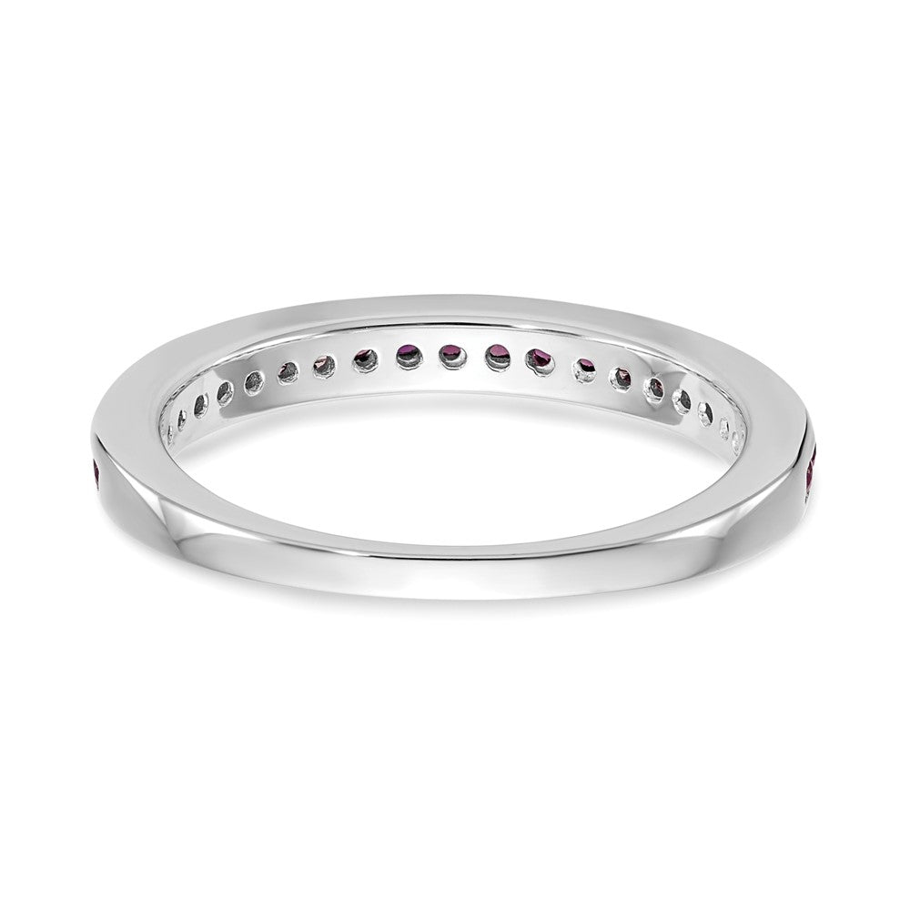Massivring aus 14K Weißgold mit simuliertem Rubin