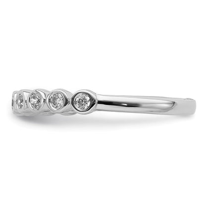 14K Weißgoldring mit 9 Diamanten in Zargenfassung